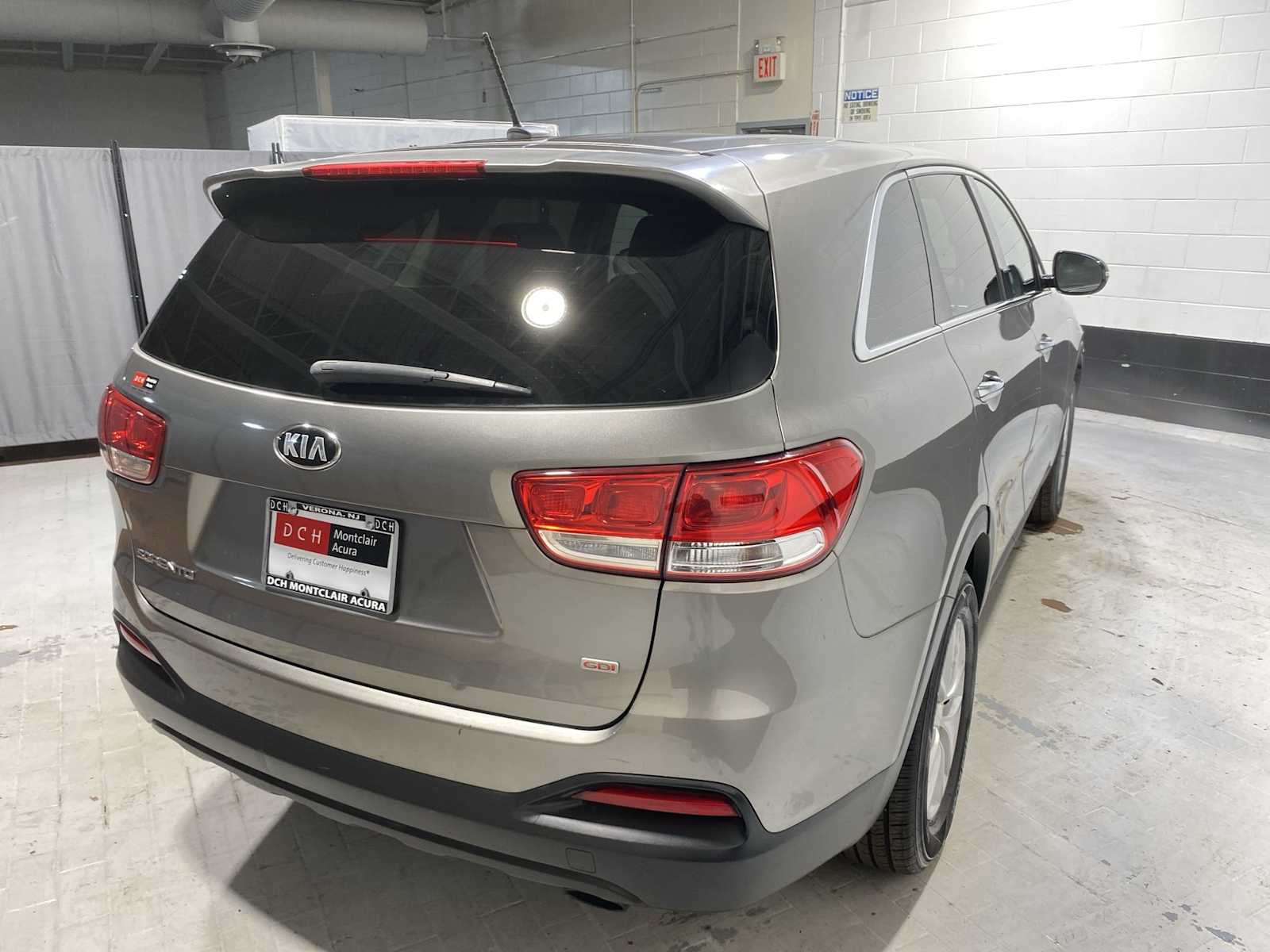 Thumbnail: 2016 Kia Sorento - 26