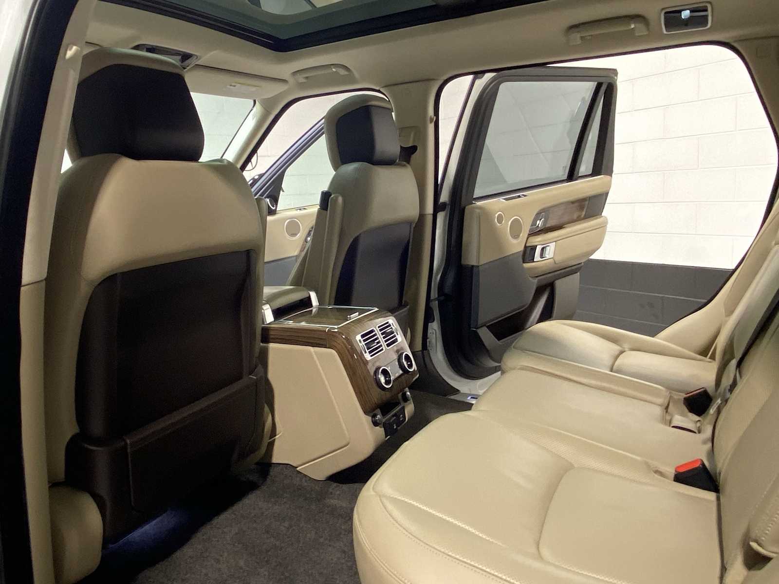 Thumbnail: 2020 Land Rover Range Rover - 11