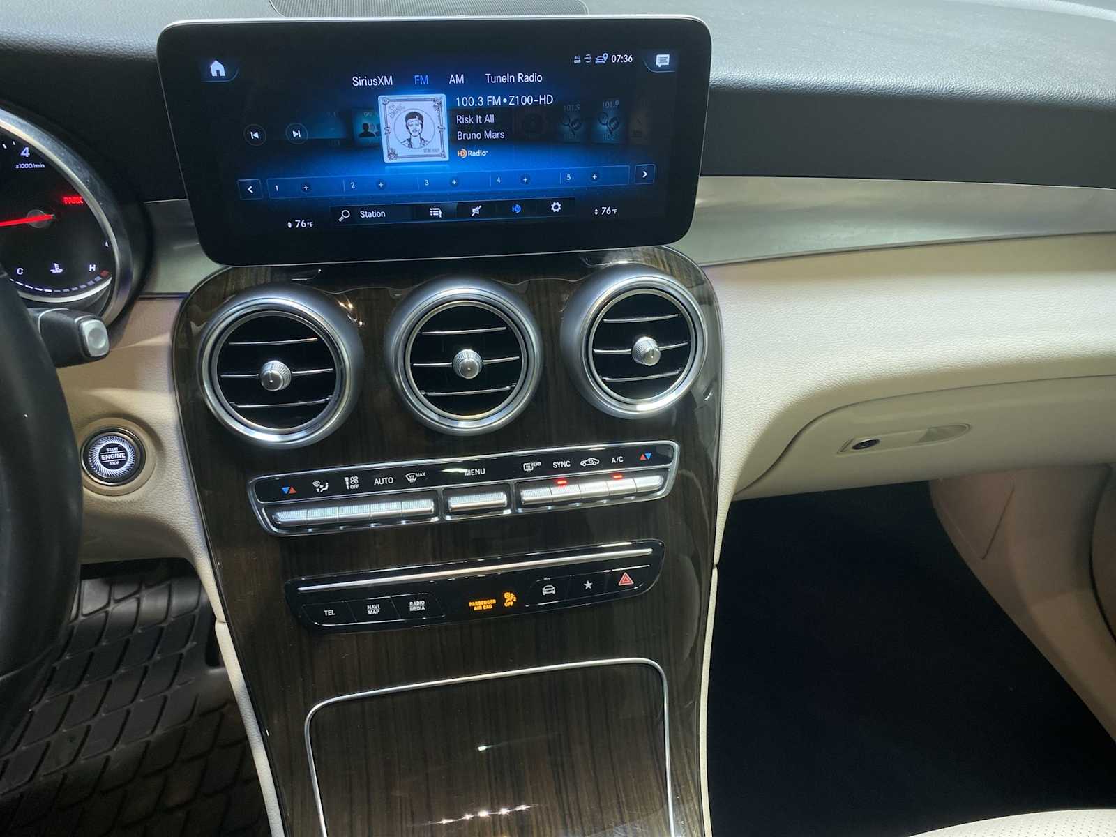 Thumbnail: 2022 Mercedes-Benz GLC - 16