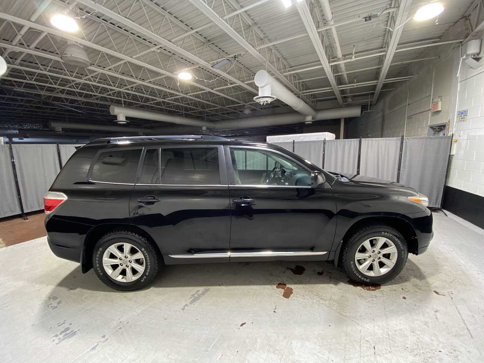 Thumbnail: 2012 Toyota Highlander - 27