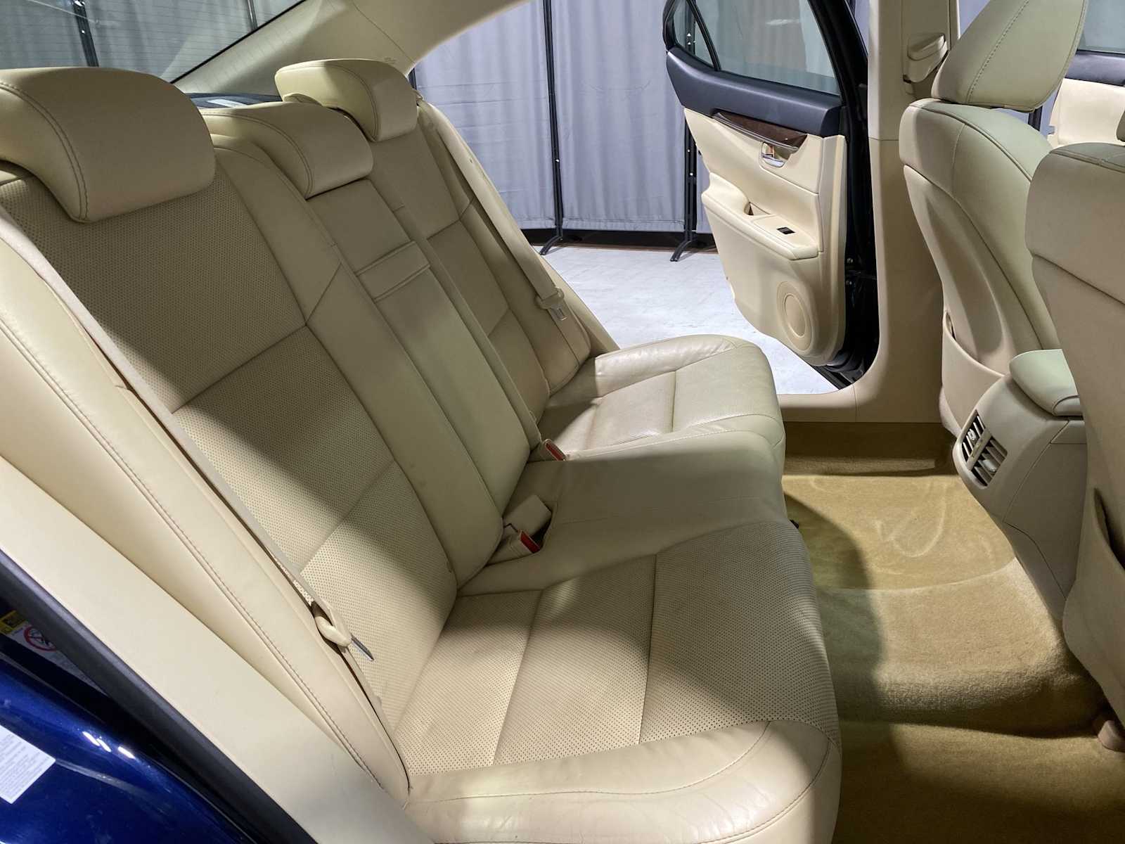 Thumbnail: 2015 Lexus ES - 13