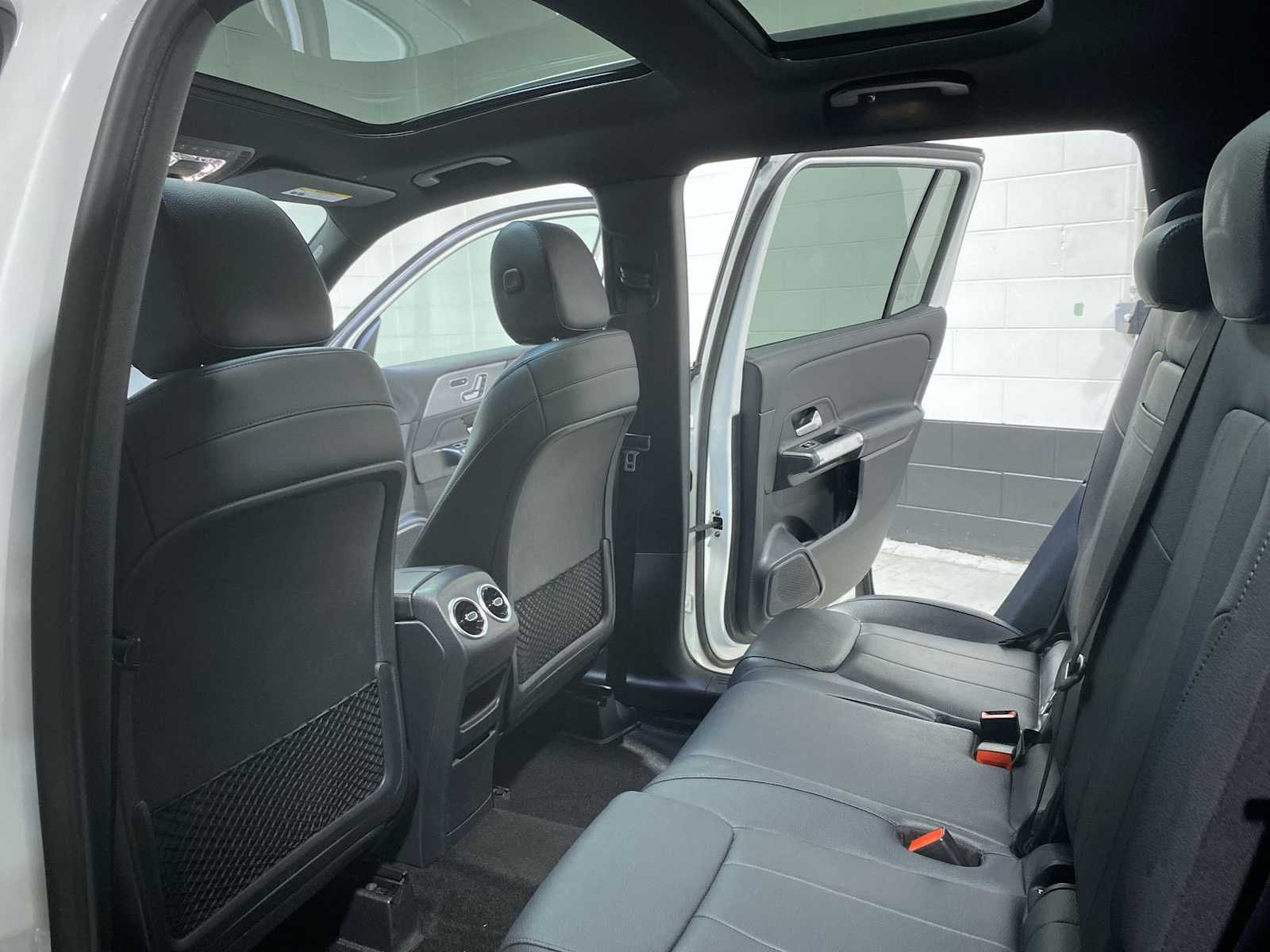 Thumbnail: 2021 Mercedes-Benz GLB - 12