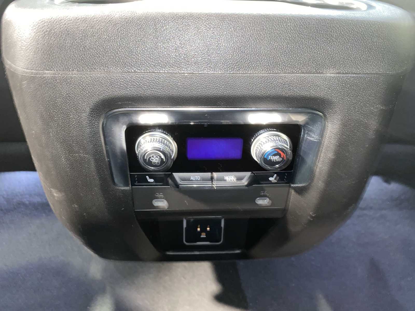 Thumbnail: 2023 GMC Yukon - 25