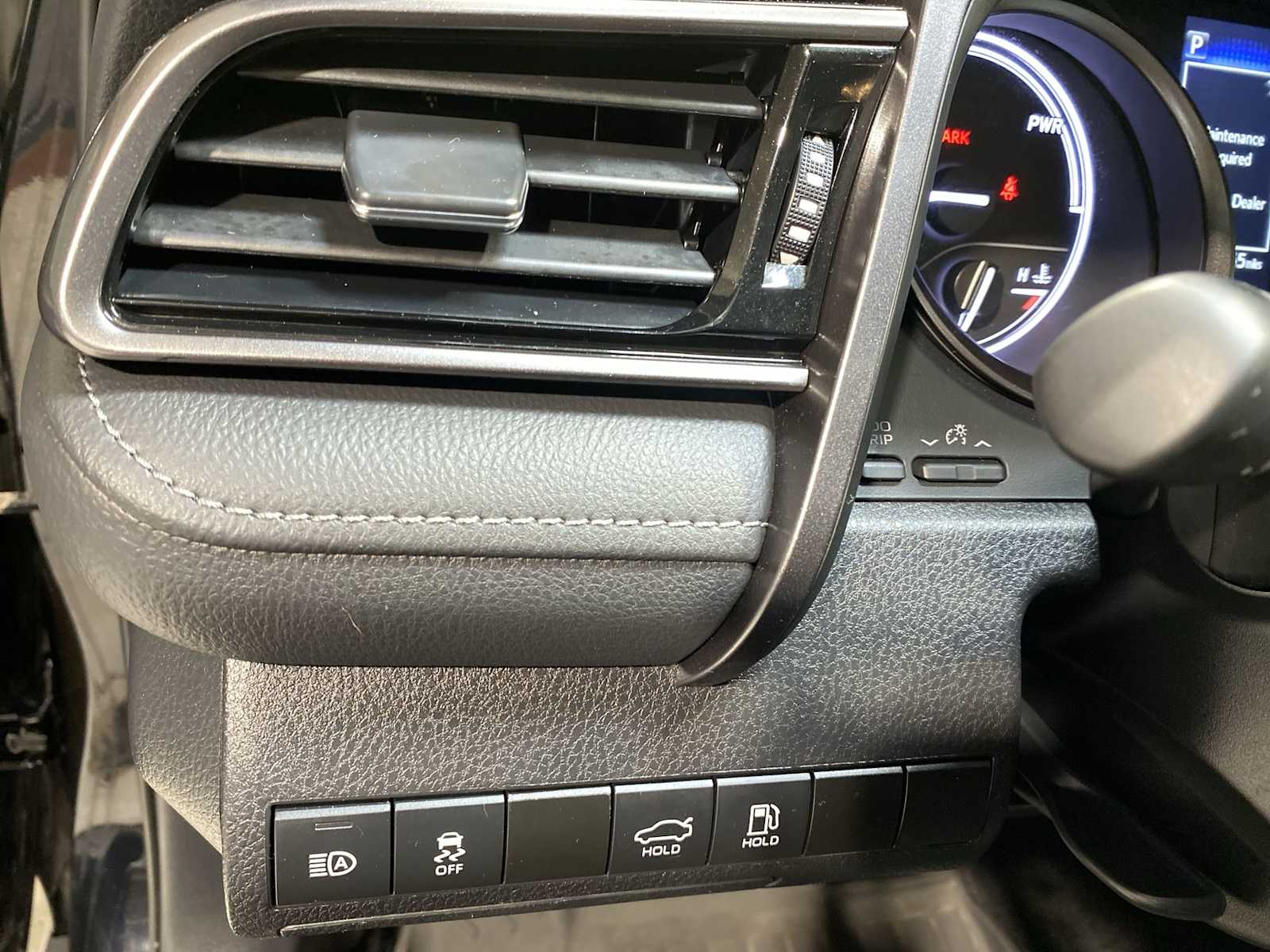 2024 Toyota Camry SE 24