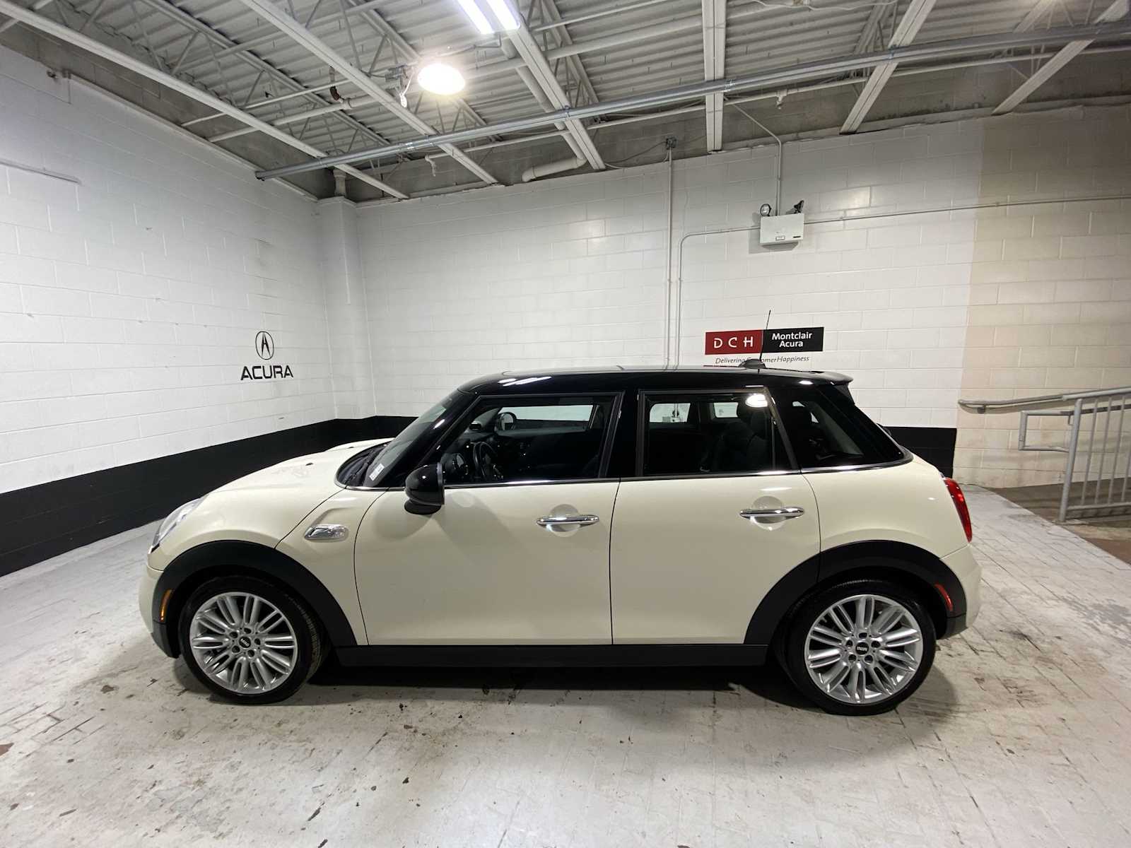 Thumbnail: 2018 MINI Cooper Hardtop - 3