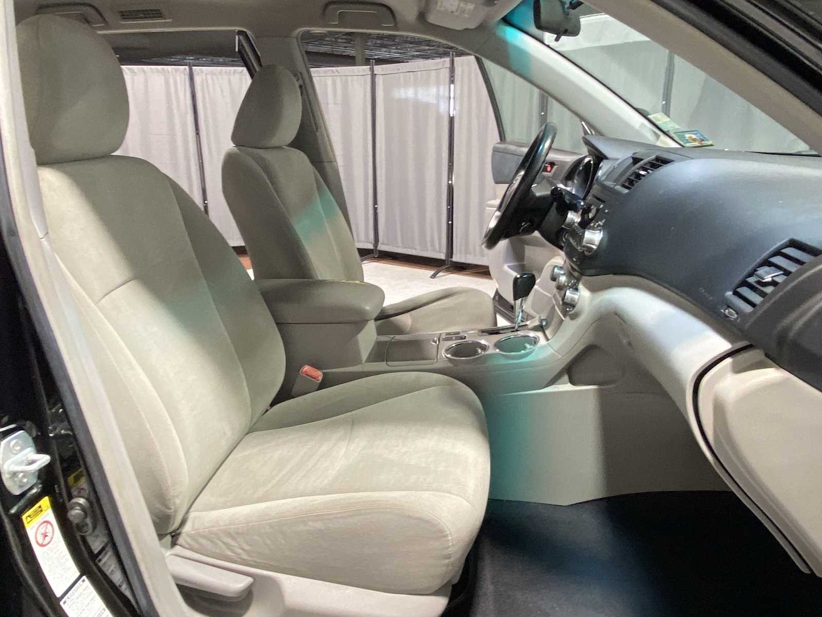 Thumbnail: 2012 Toyota Highlander - 14