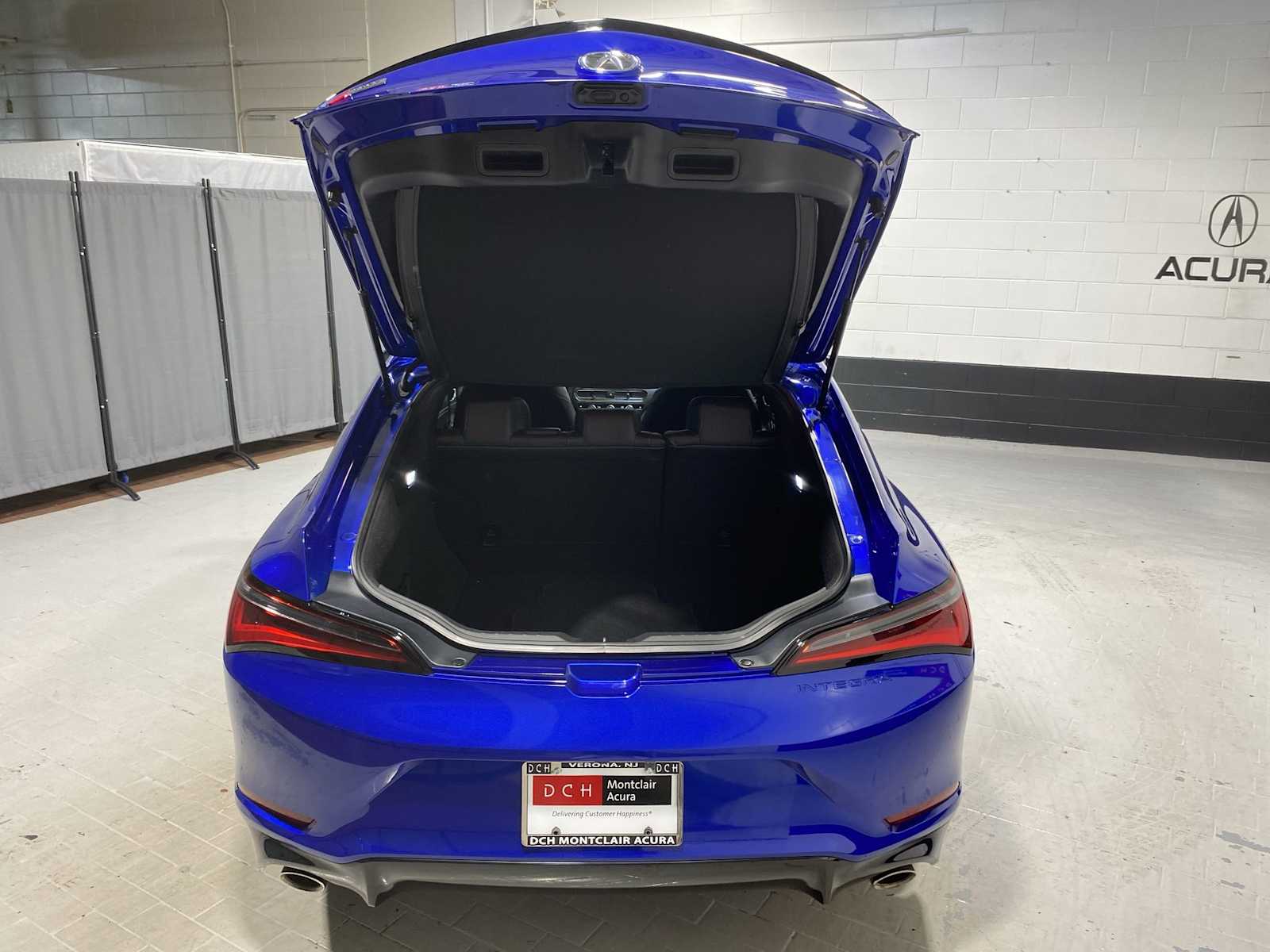 Thumbnail: 2023 Acura Integra - 19