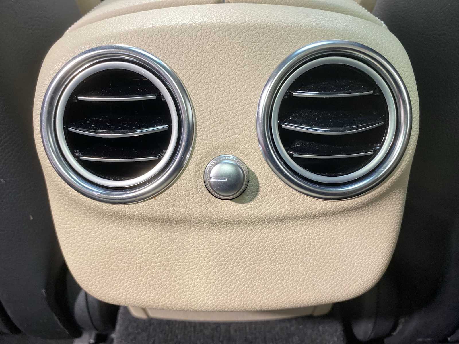 Thumbnail: 2016 Mercedes-Benz C-Class - 25