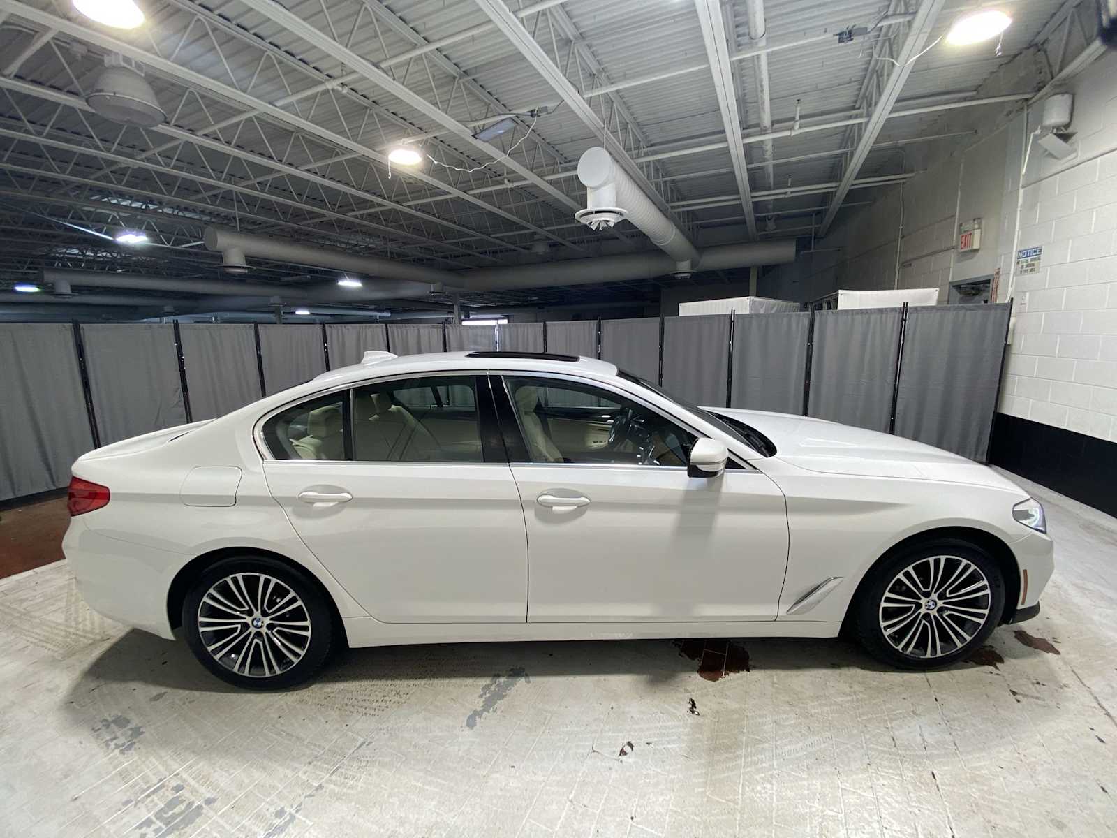 Thumbnail: 2020 BMW 5 Series - 27