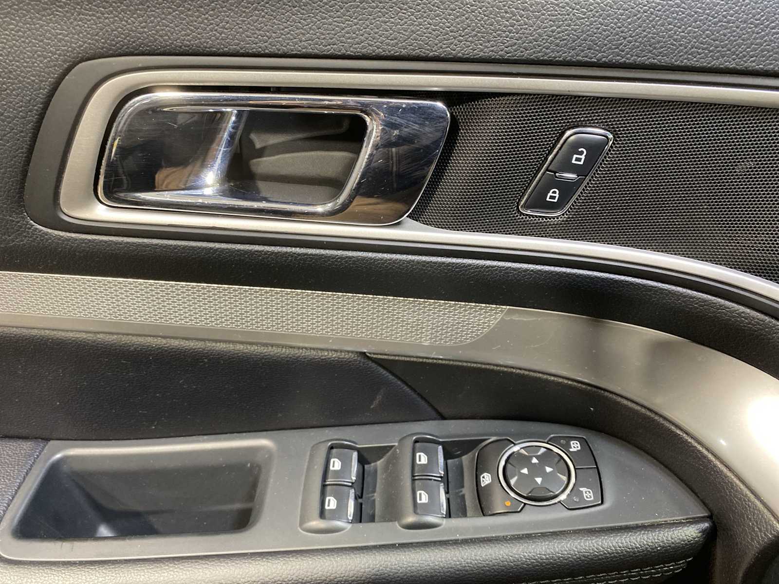 Thumbnail: 2017 Ford Explorer - 23