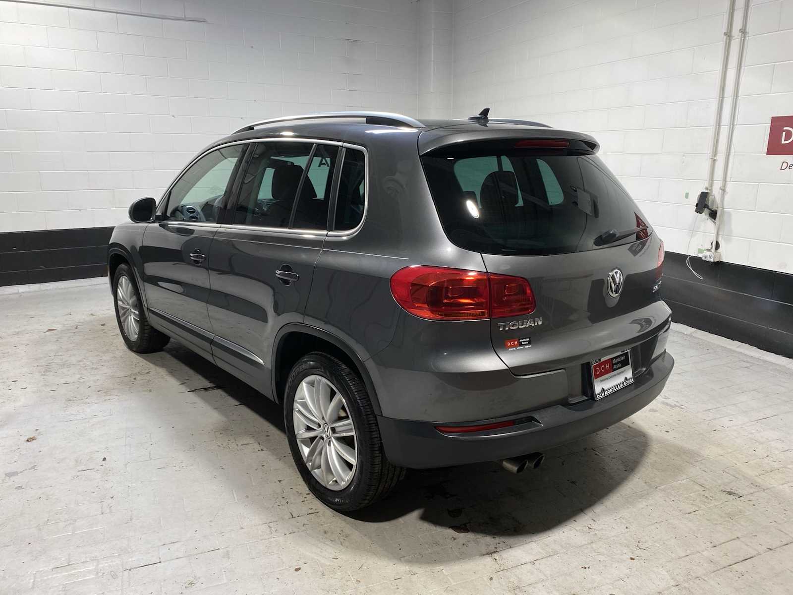 Thumbnail: 2014 Volkswagen Tiguan - 4