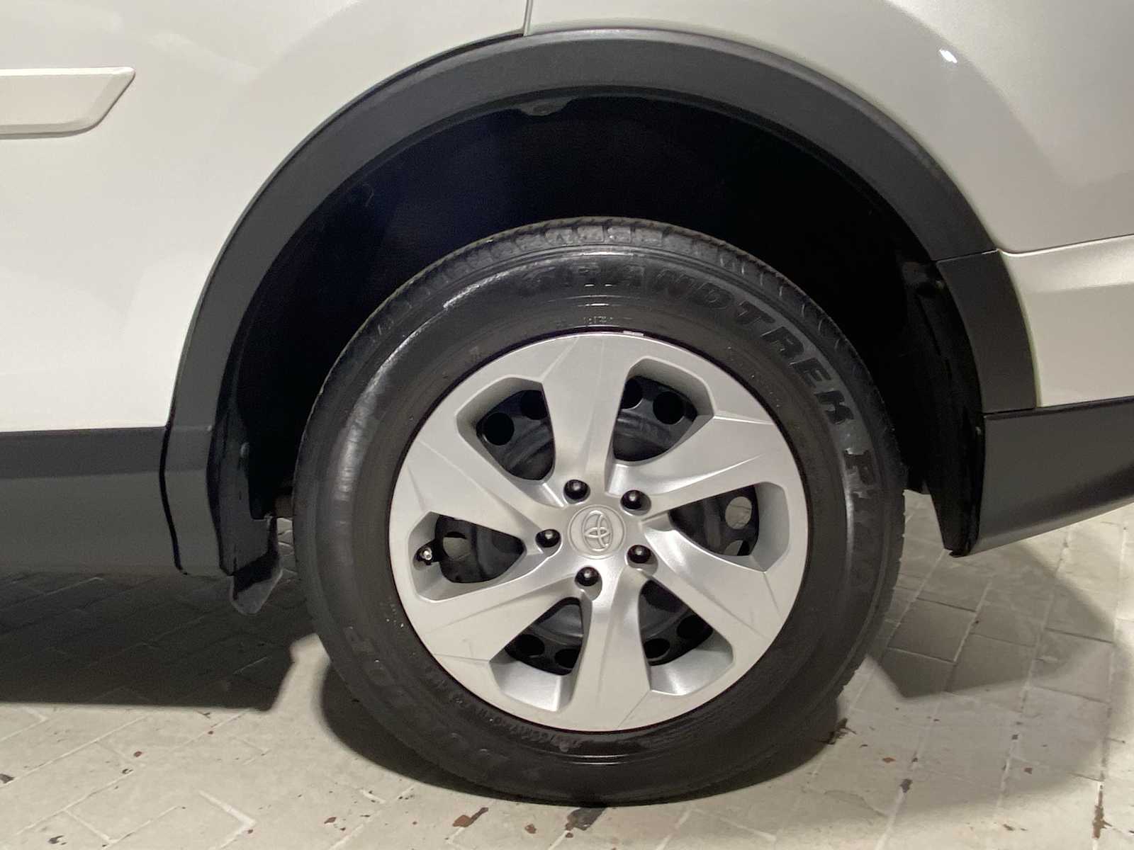 Thumbnail: 2016 Toyota RAV4 - 8