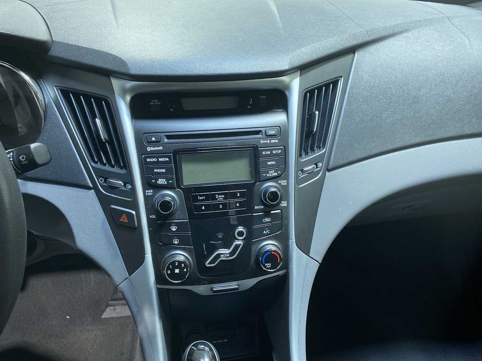 Thumbnail: 2012 Hyundai Sonata - 16