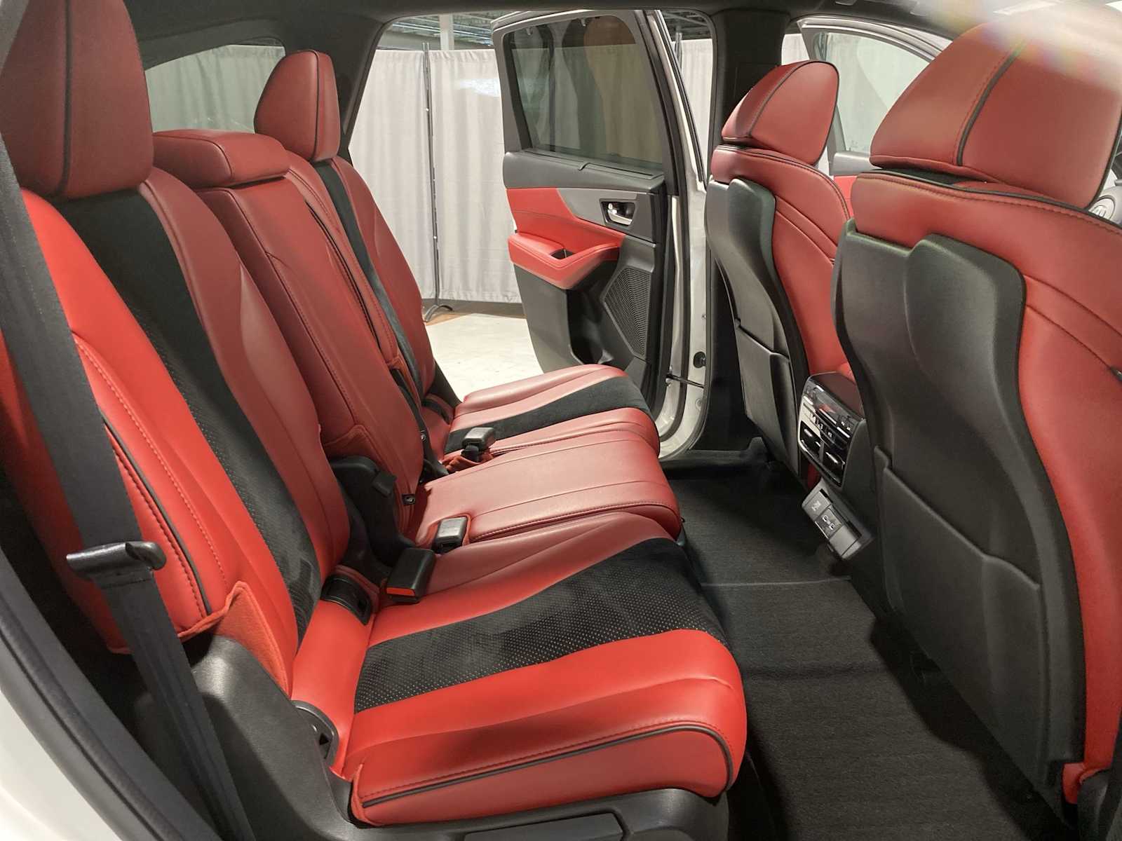 Thumbnail: 2022 Acura MDX - 13