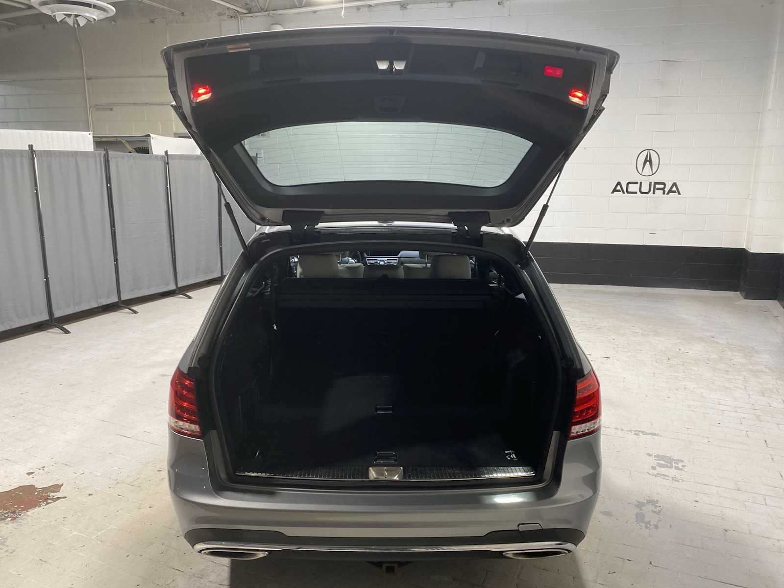 Thumbnail: 2014 Mercedes-Benz E-Class - 19