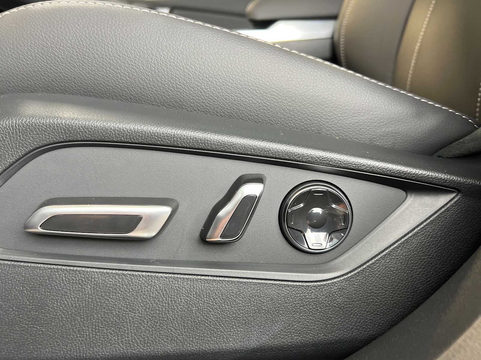 Thumbnail: 2026 Acura RDX - 18