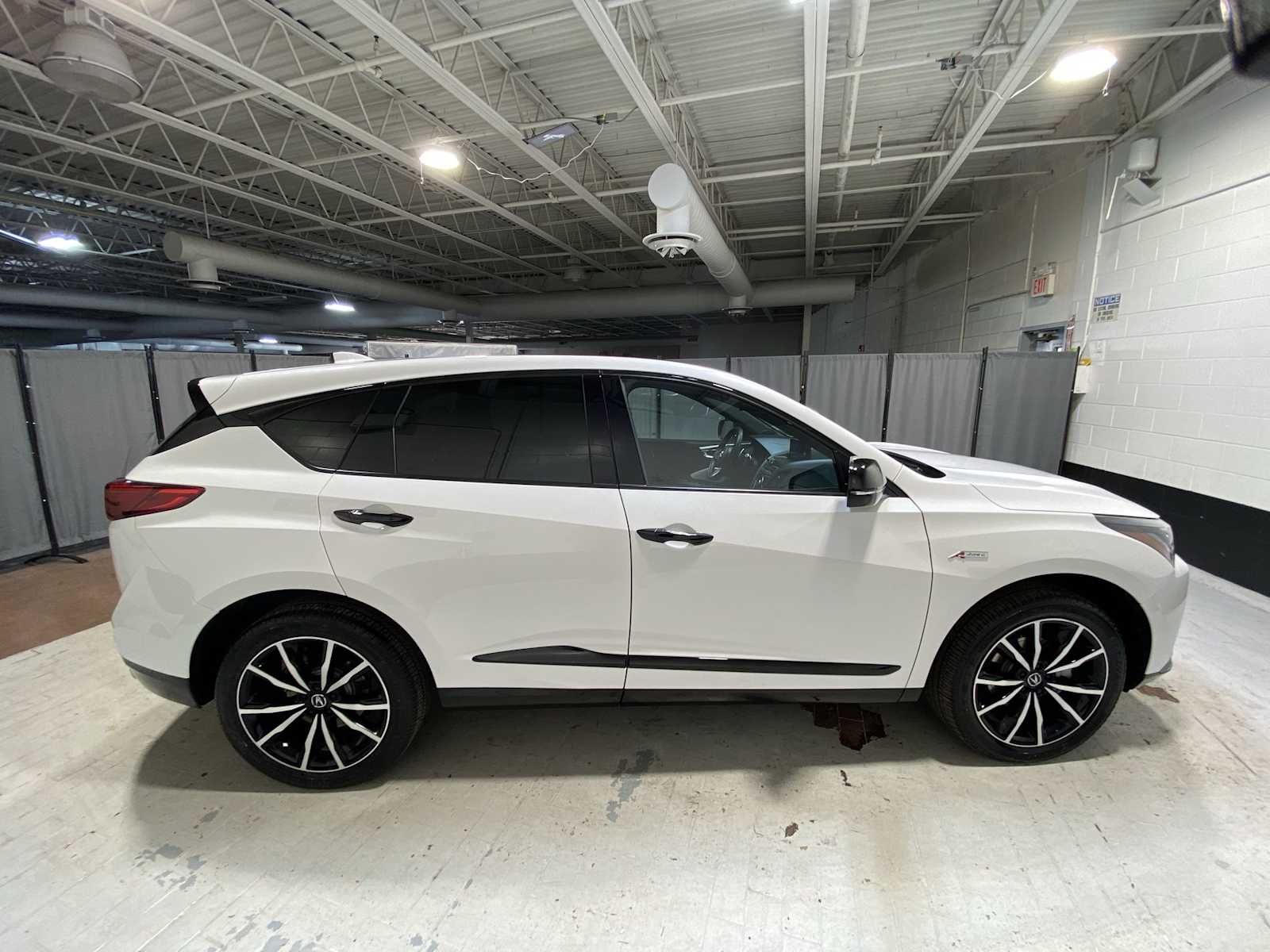 Thumbnail: 2025 Acura RDX - 27