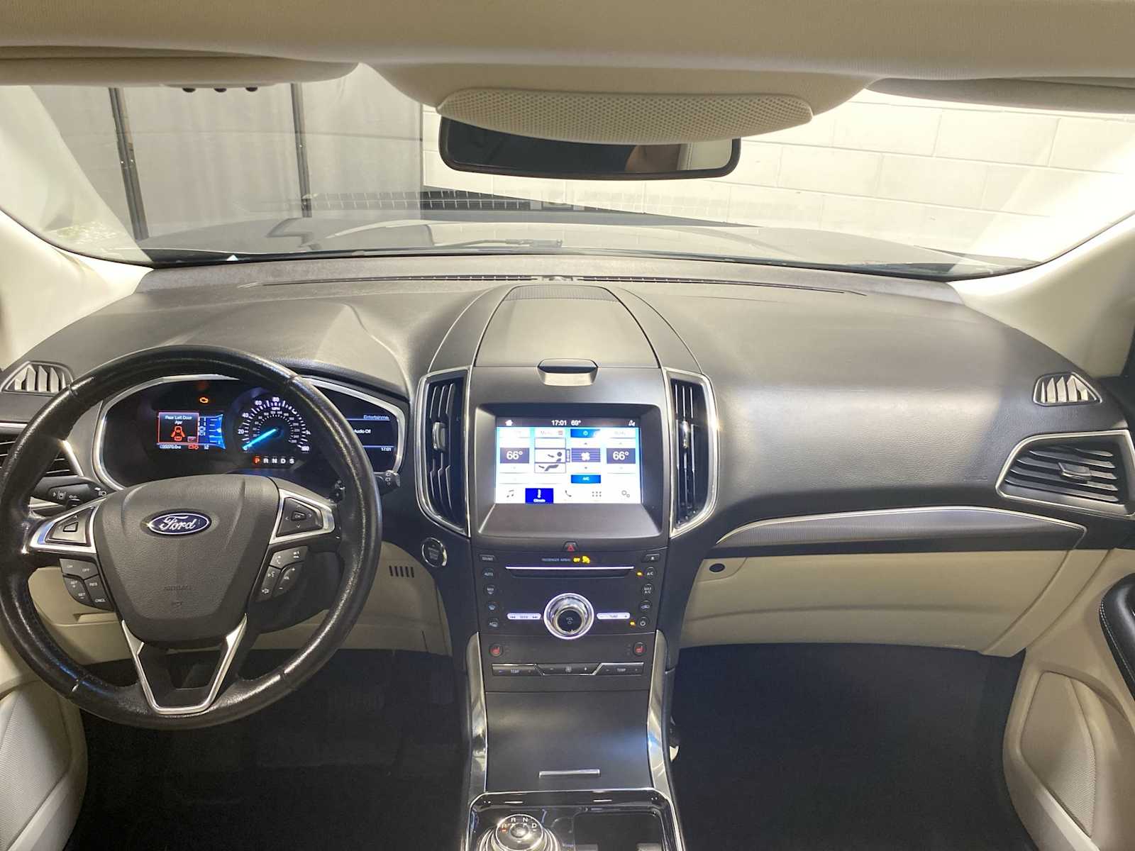 Thumbnail: 2019 Ford Edge - 10