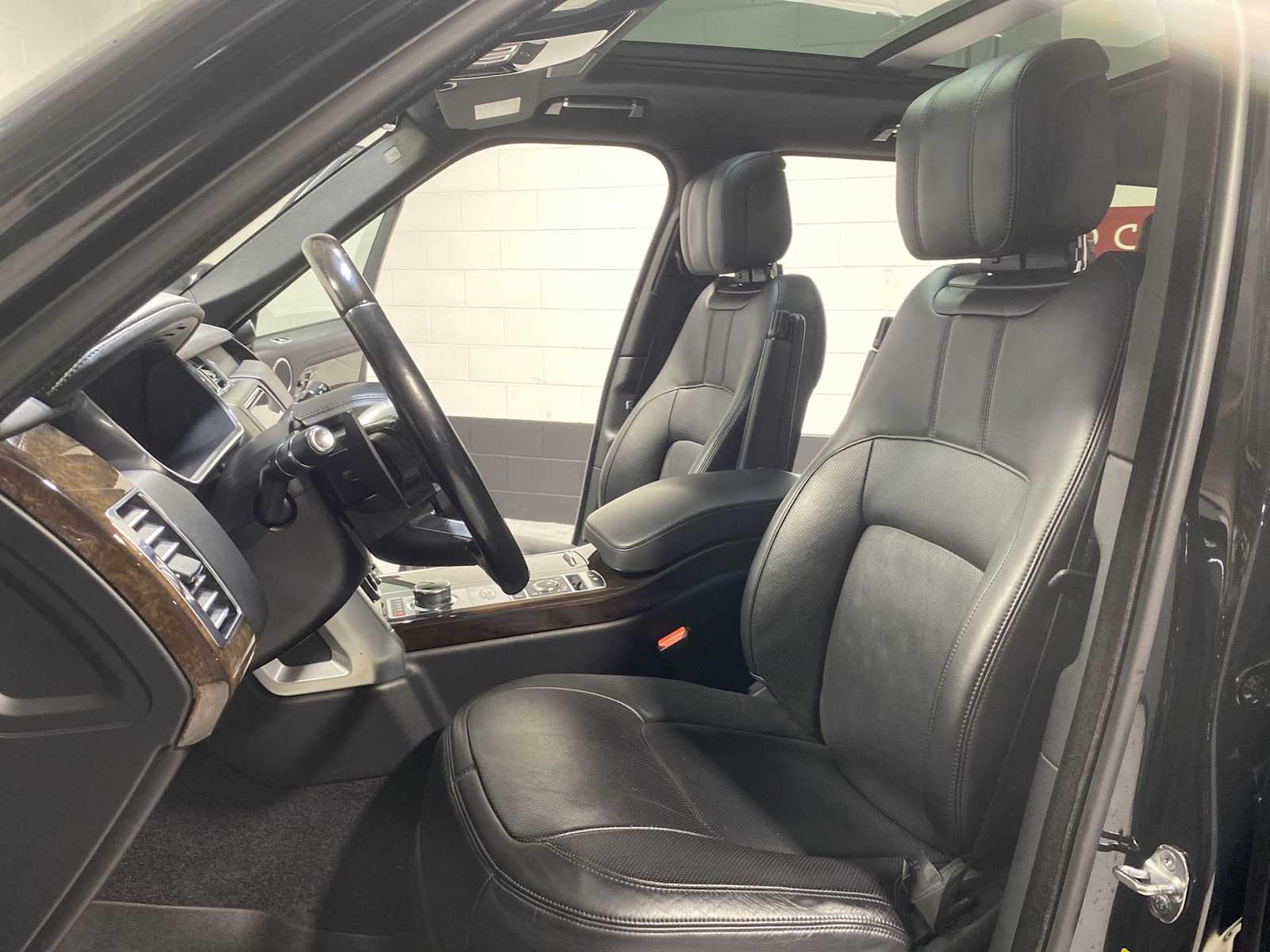 Thumbnail: 2021 Land Rover Range Rover - 11