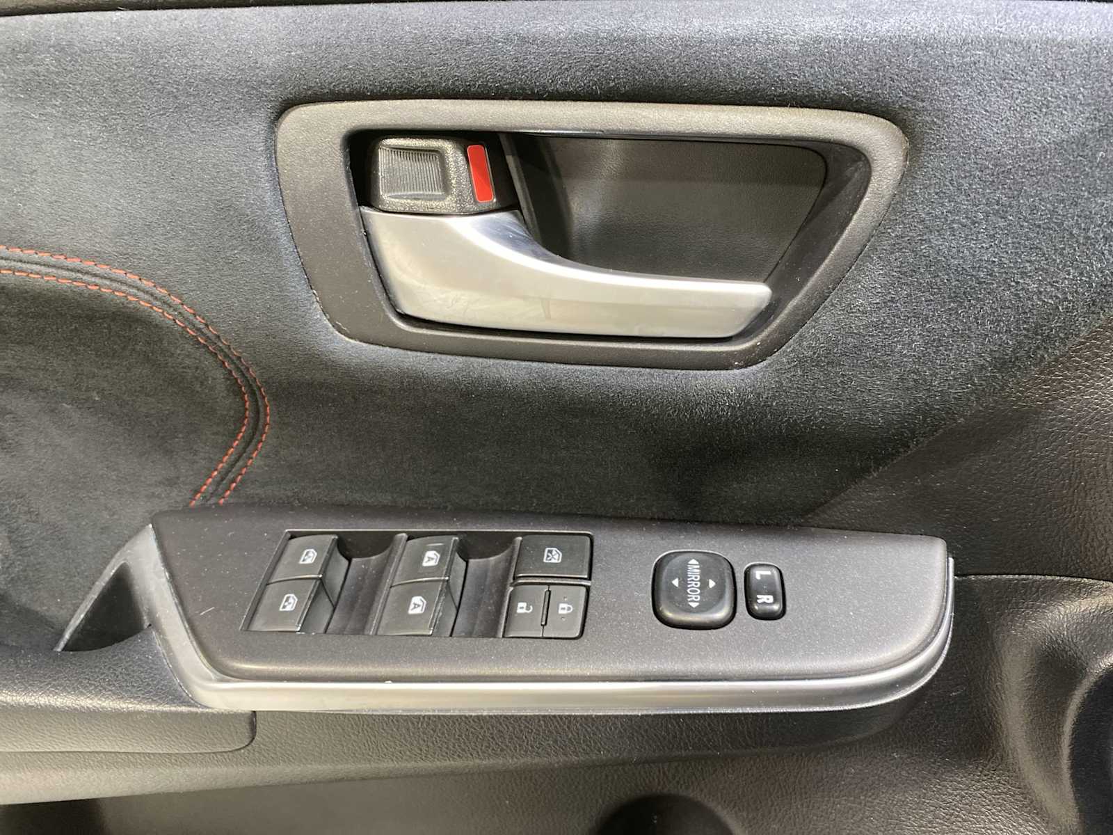 Thumbnail: 2015 Toyota Camry - 23