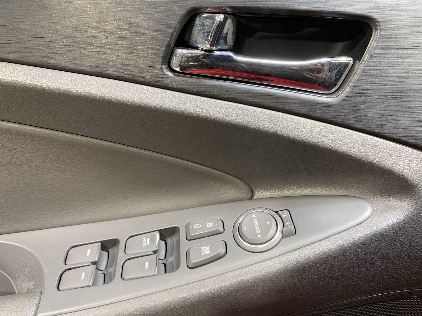 Thumbnail: 2013 Hyundai Sonata - 23