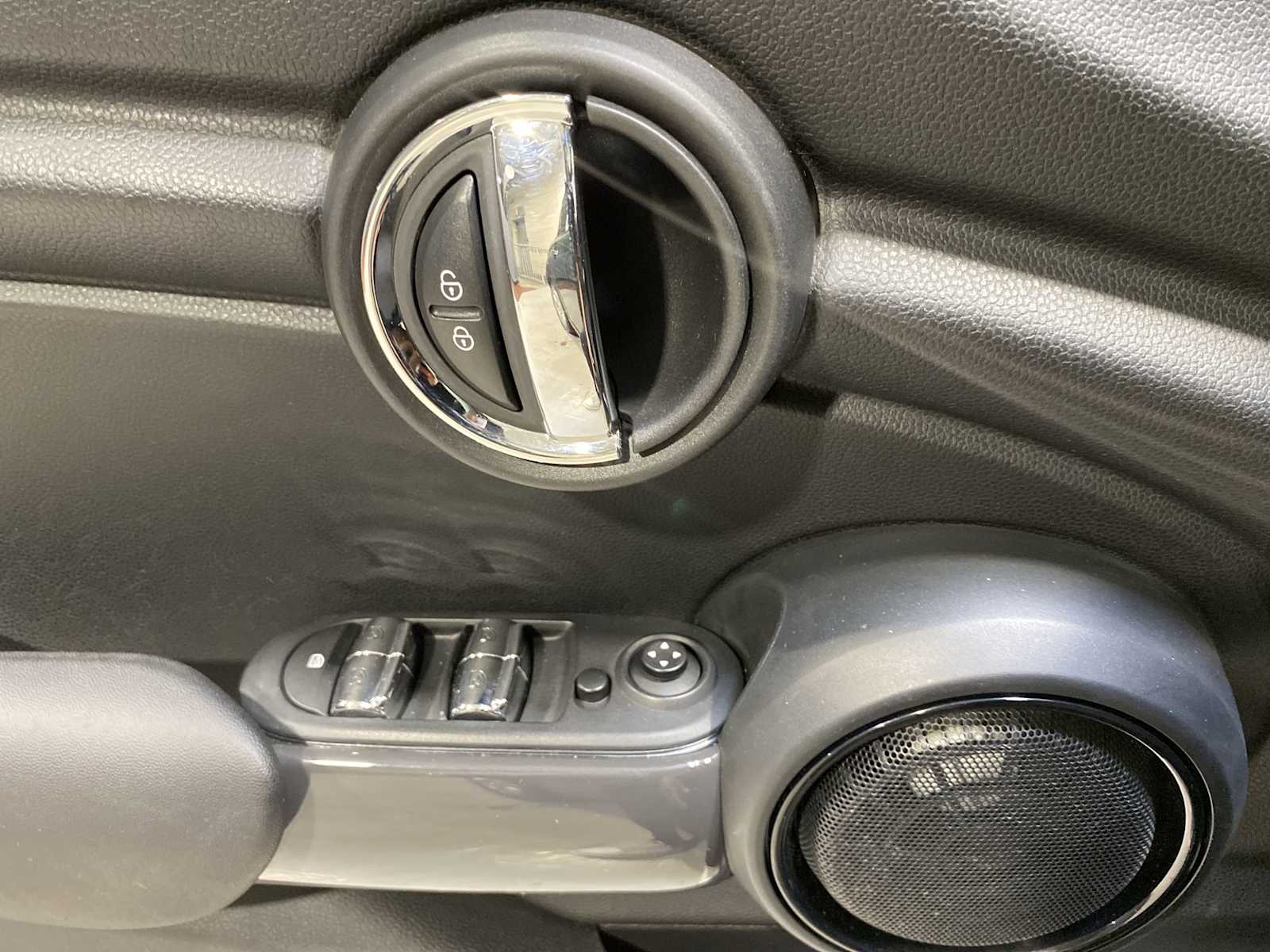 Thumbnail: 2019 MINI Cooper Hardtop - 23