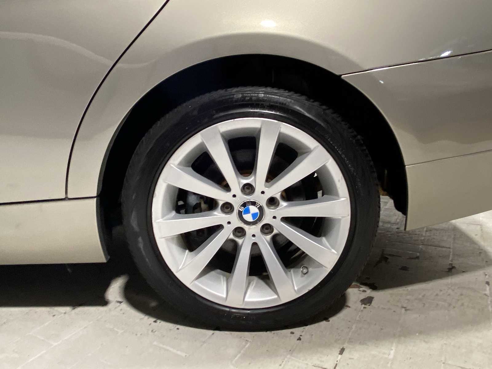 Thumbnail: 2012 BMW 3 Series - 8