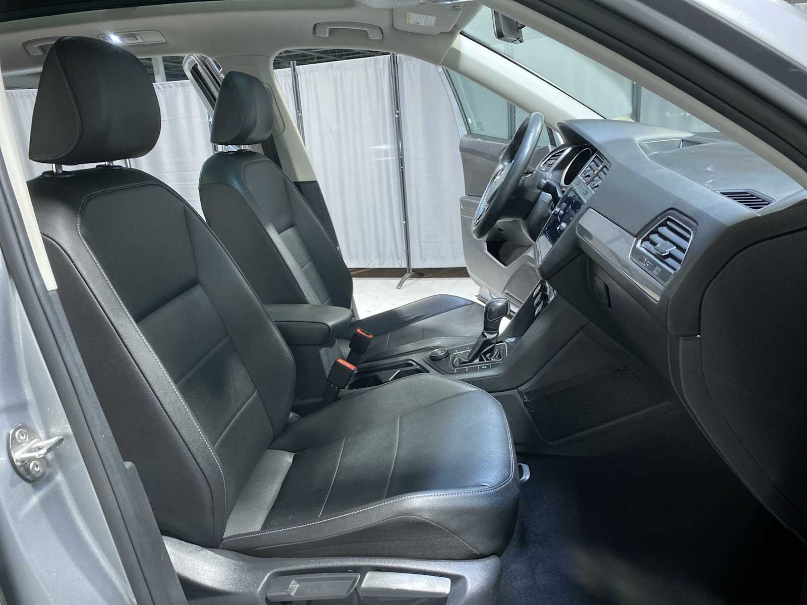 Thumbnail: 2020 Volkswagen Tiguan - 14