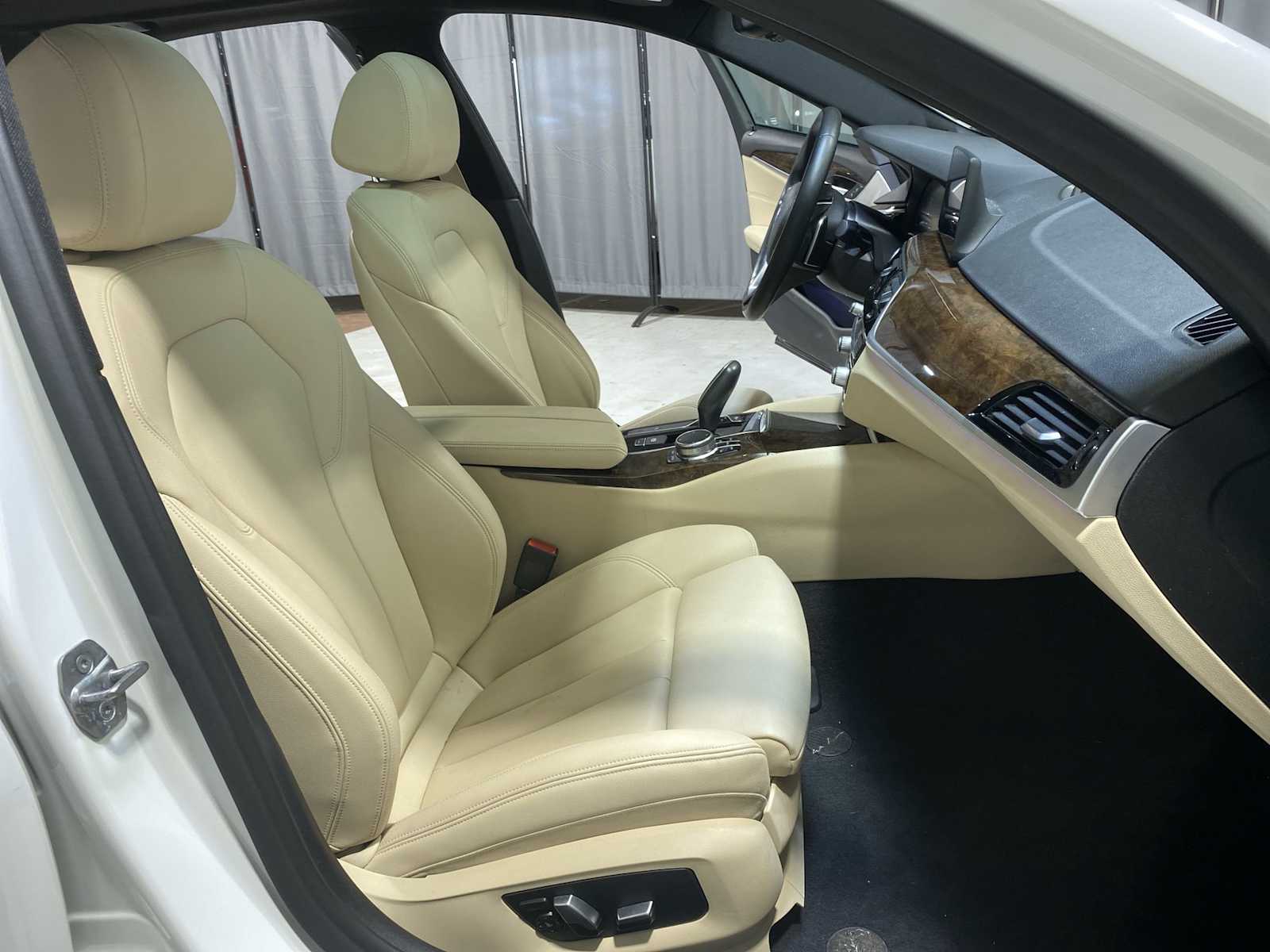 Thumbnail: 2020 BMW 5 Series - 14