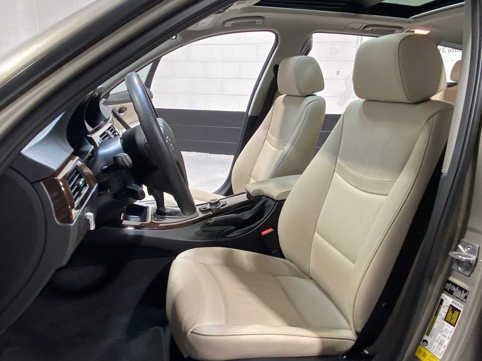 Thumbnail: 2012 BMW 3 Series - 11