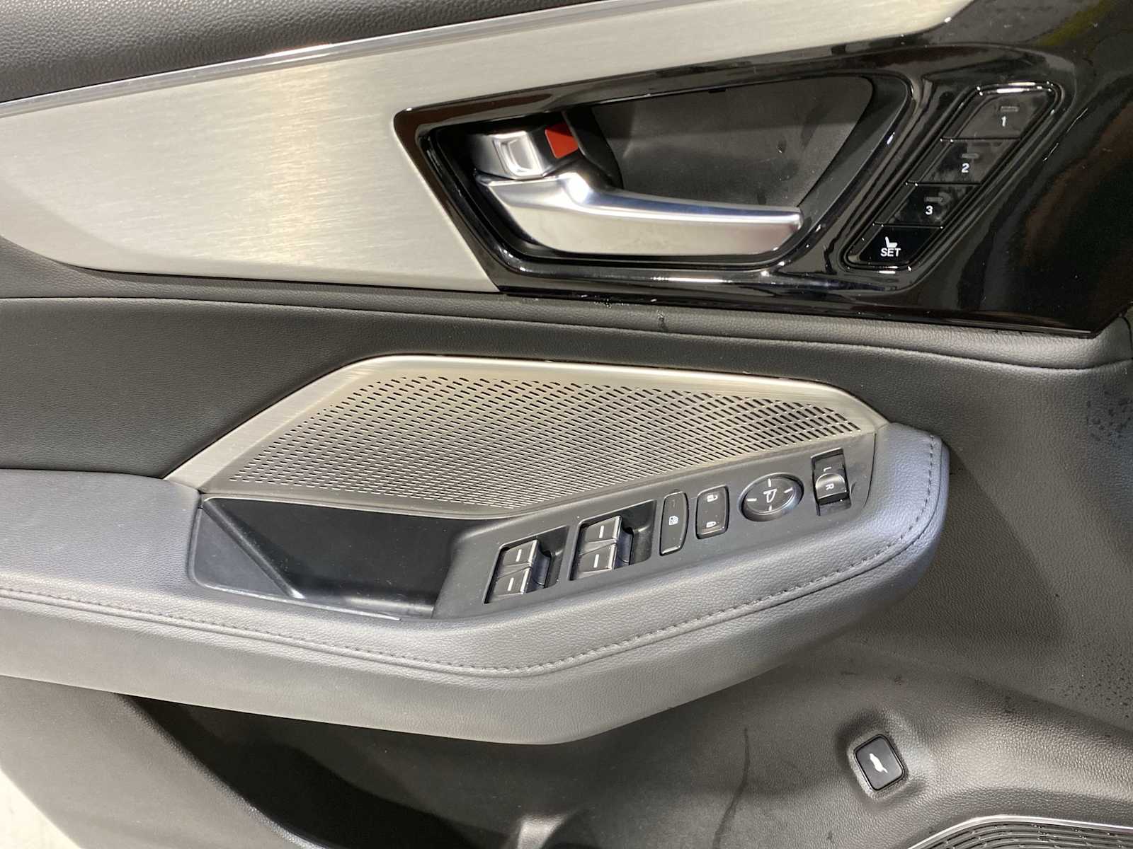 Thumbnail: 2023 Acura MDX - 23