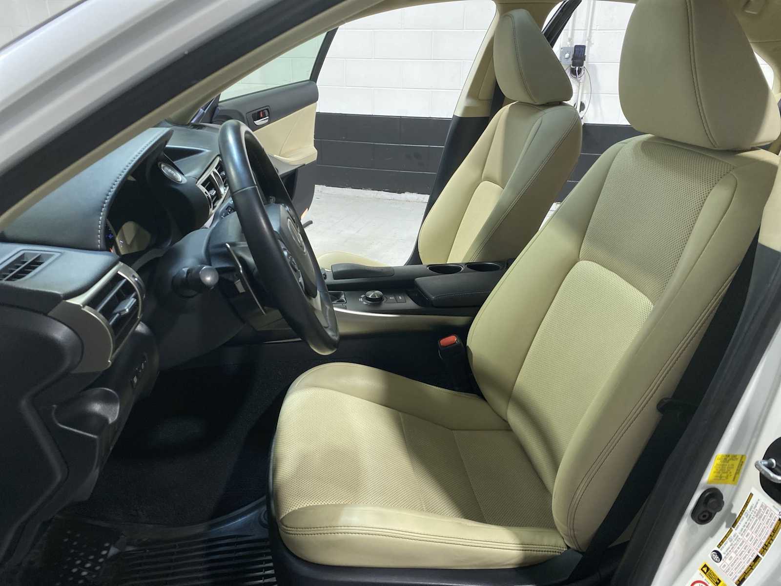 Thumbnail: 2016 Lexus IS - 11