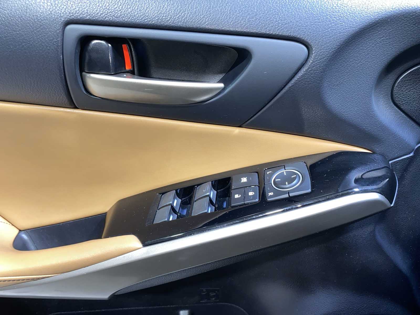 Thumbnail: 2017 Lexus IS - 23