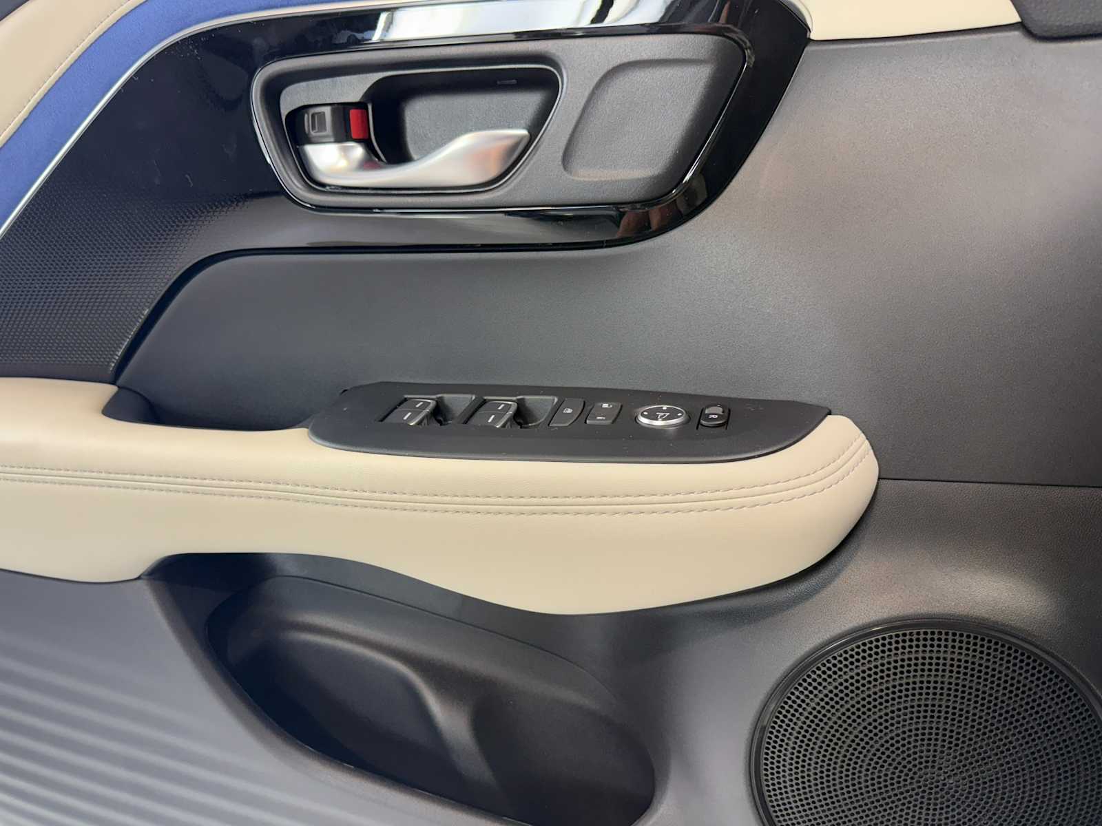 Thumbnail: 2025 Acura ADX - 24