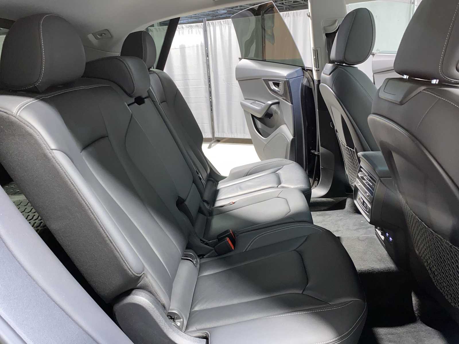 Thumbnail: 2020 Audi Q8 - 13