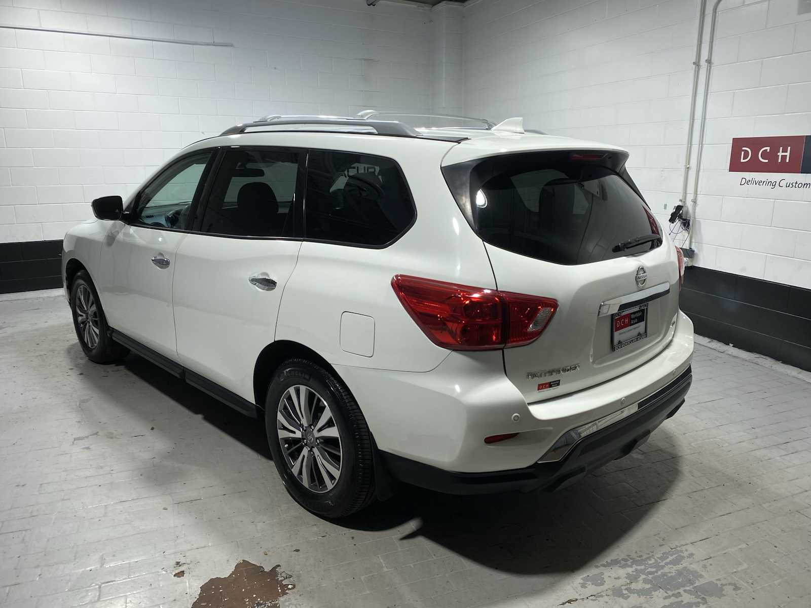 Thumbnail: 2019 Nissan Pathfinder - 4