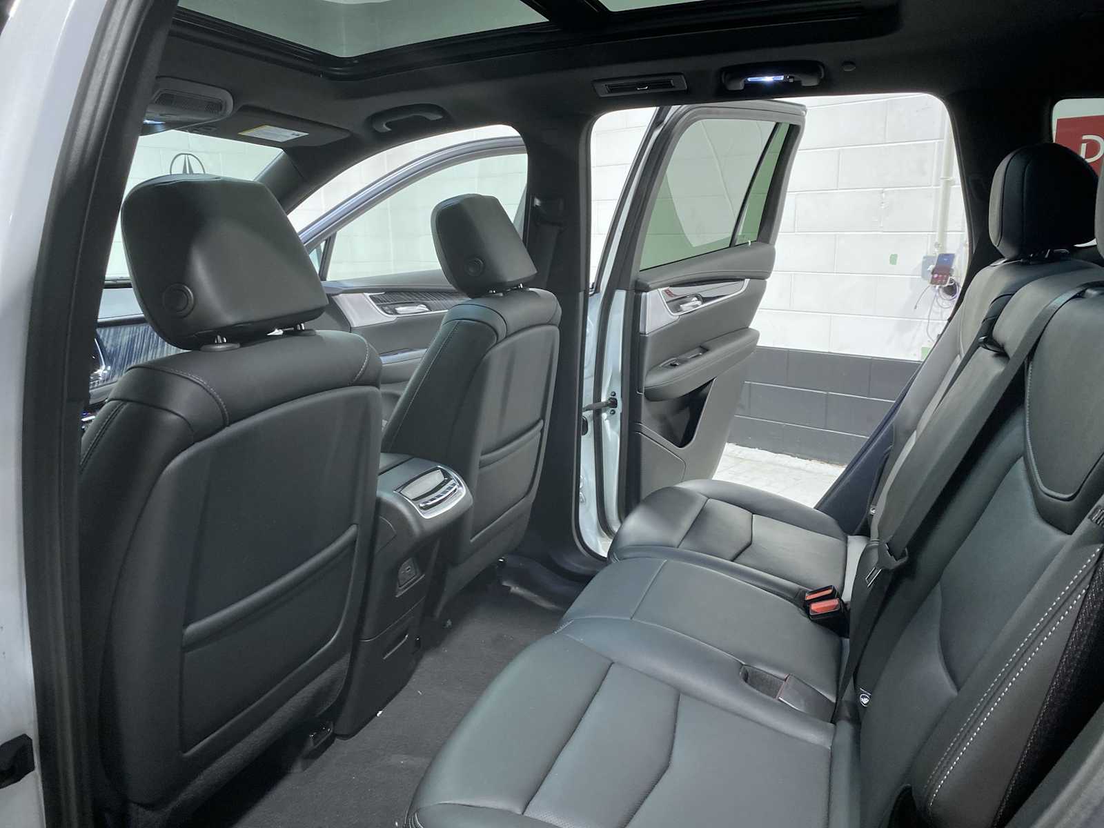 Thumbnail: 2023 Cadillac XT6 - 12