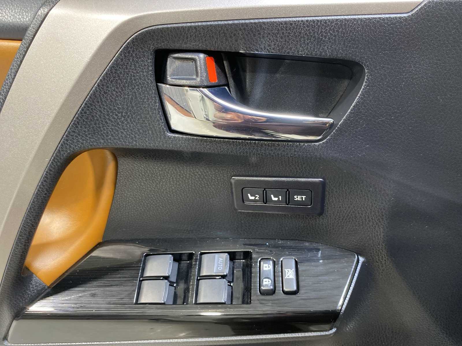 Thumbnail: 2018 Toyota RAV4 - 23