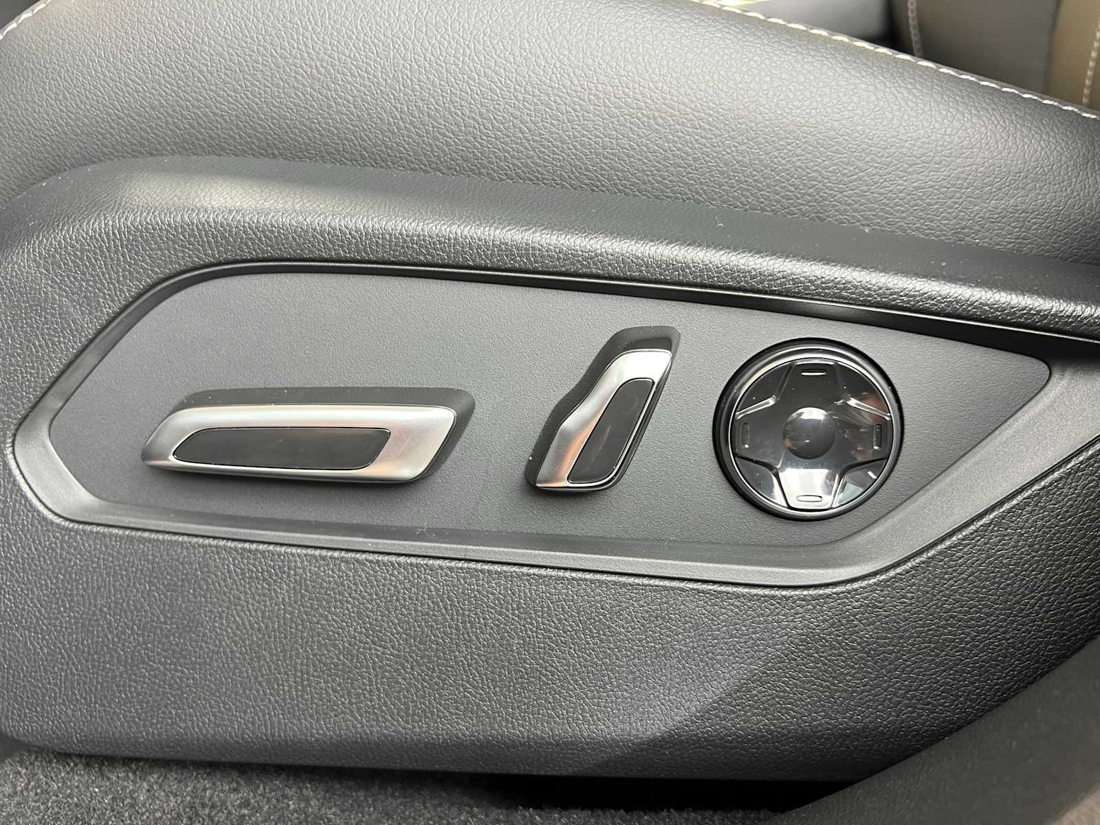 Thumbnail: 2026 Acura RDX - 18