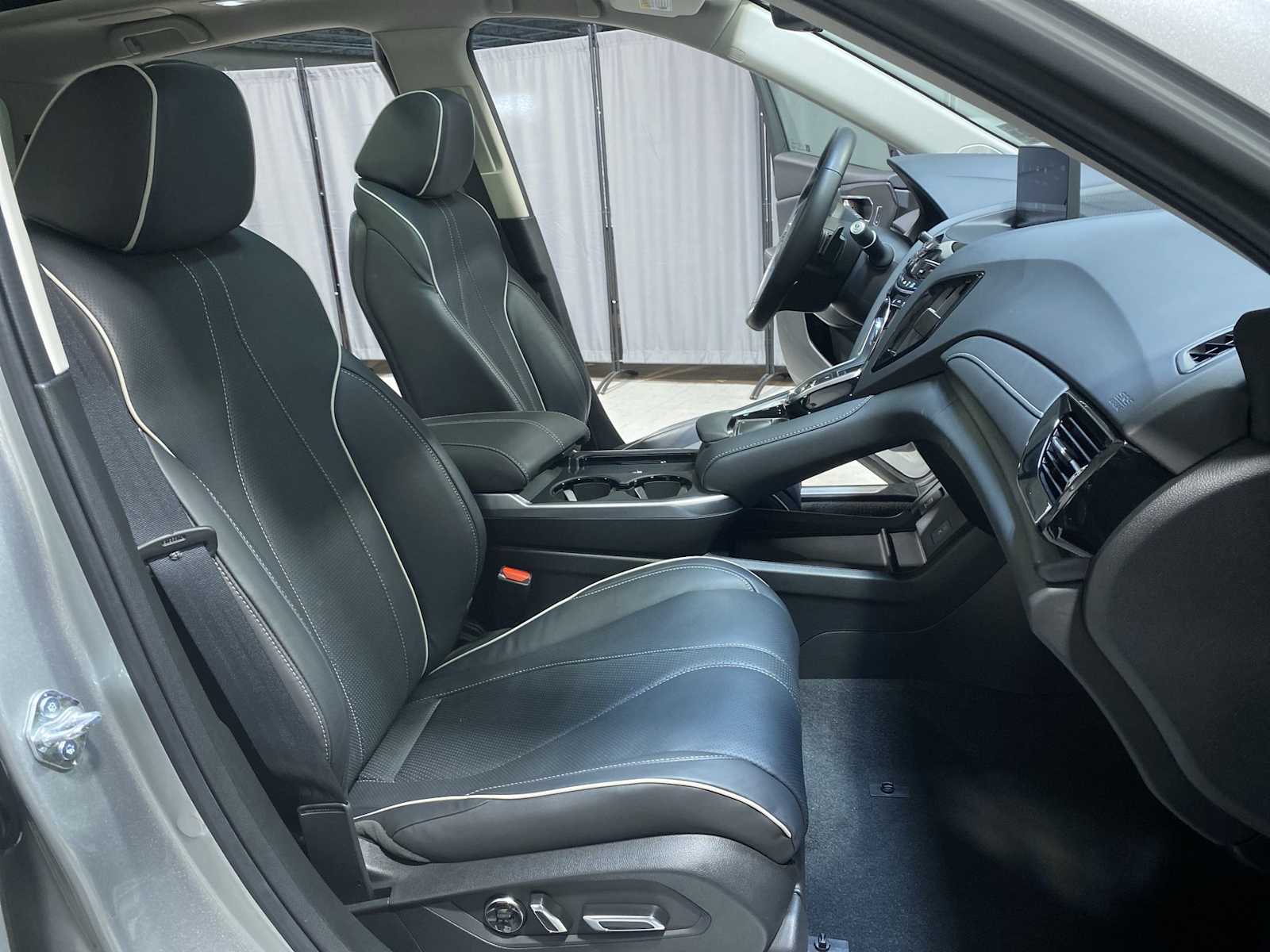 Thumbnail: 2025 Acura RDX - 14