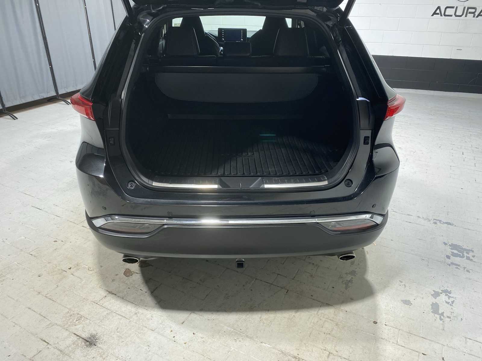 Thumbnail: 2022 Toyota Venza - 19