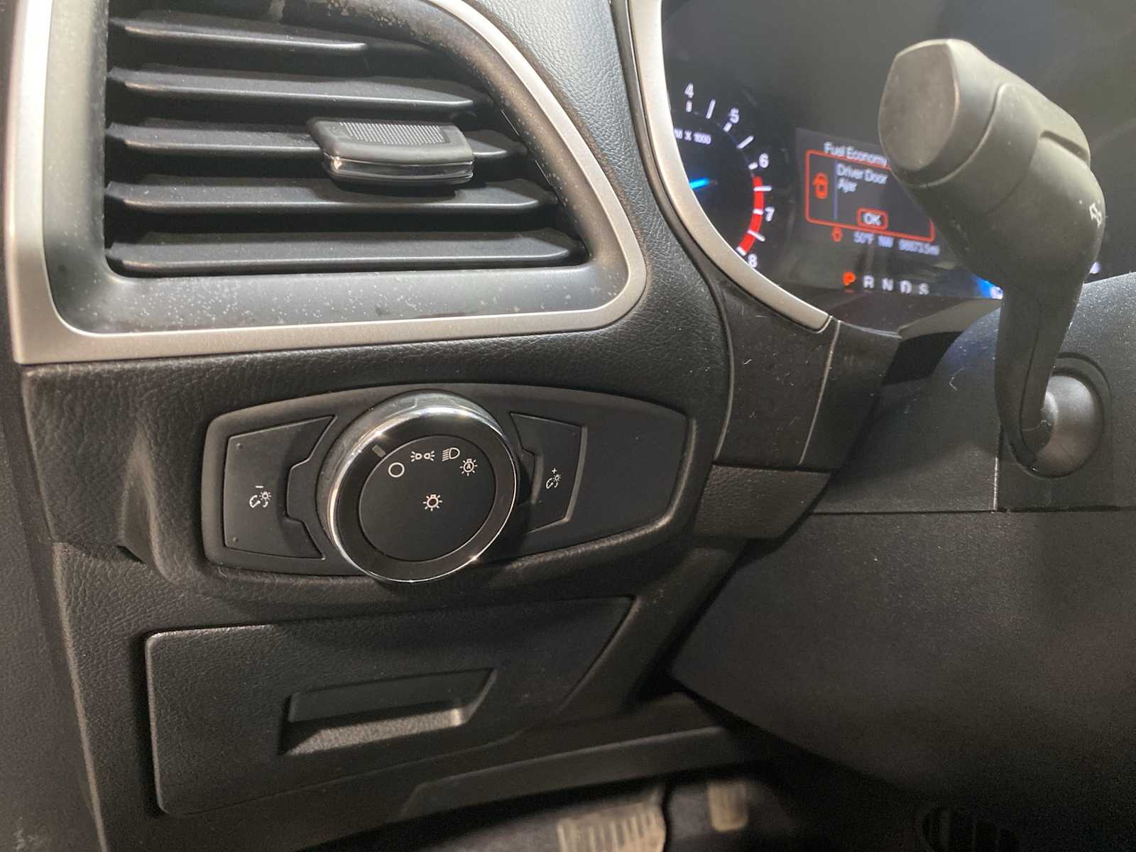 Thumbnail: 2015 Ford Edge - 24