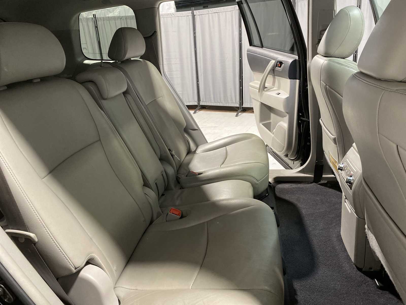 Thumbnail: 2013 Toyota Highlander - 13