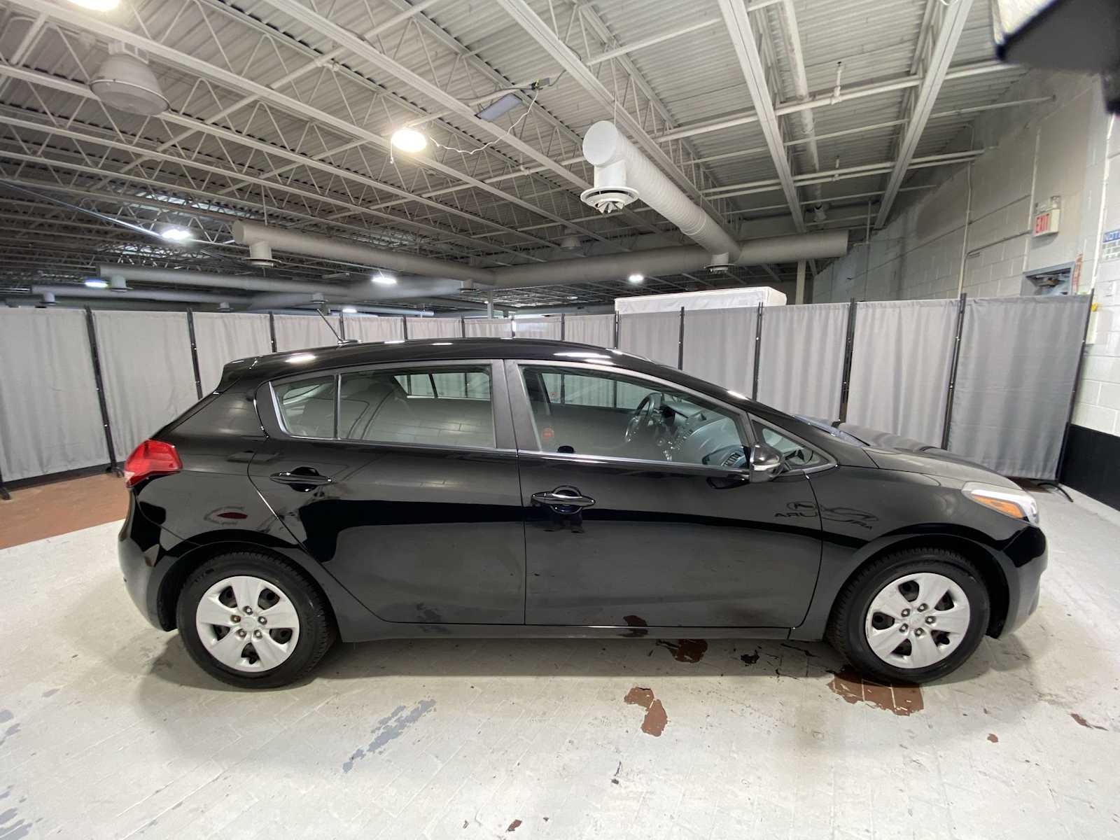 Thumbnail: 2017 Kia Forte - 27