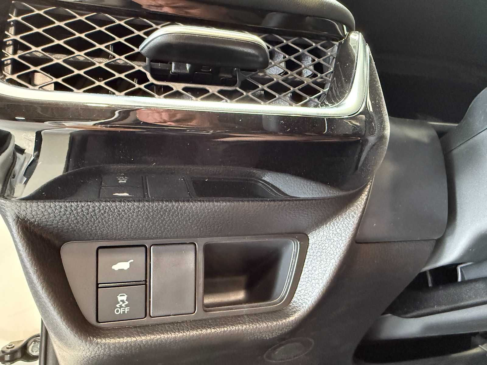 Thumbnail: 2025 Acura ADX - 21