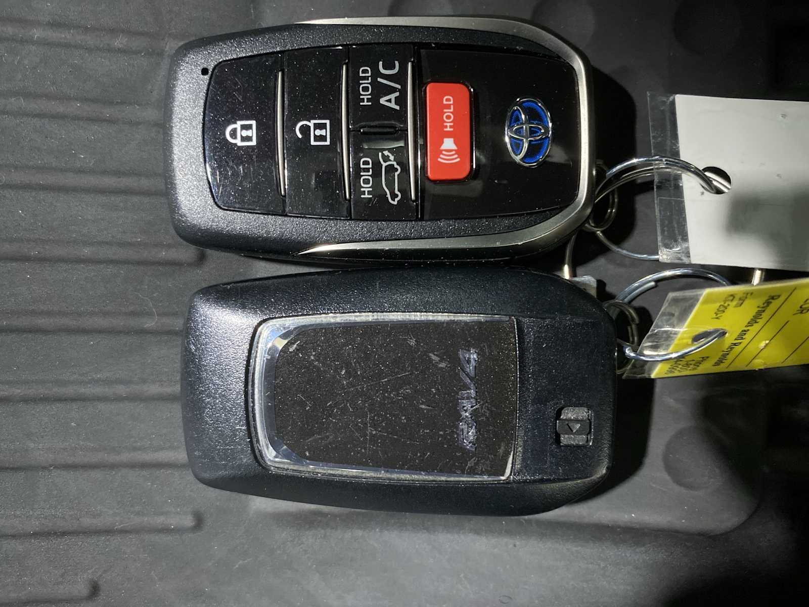 Thumbnail: 2022 Toyota RAV4 - 20