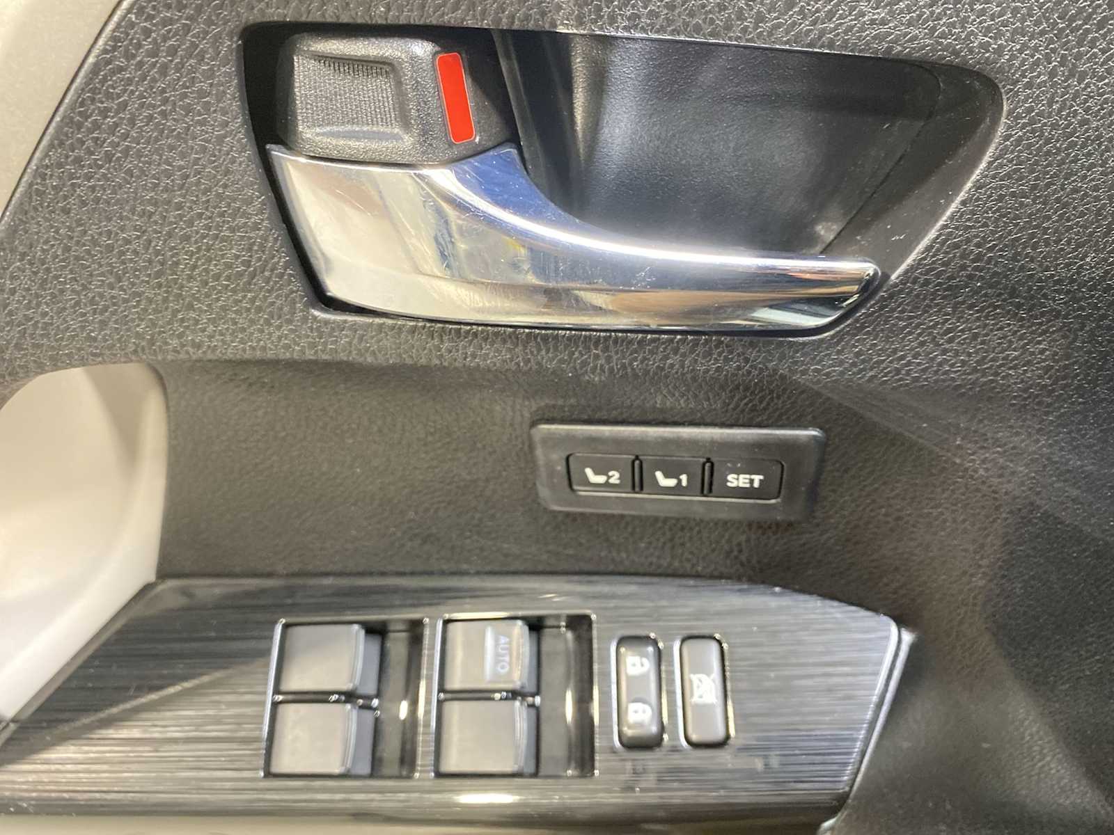 Thumbnail: 2016 Toyota RAV4 - 23