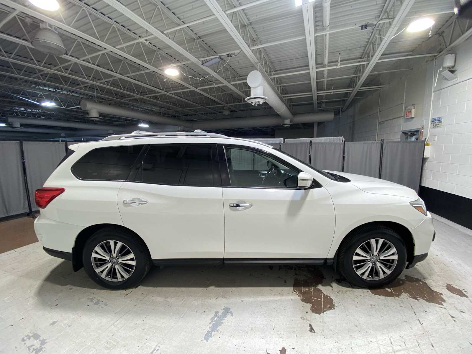 Thumbnail: 2019 Nissan Pathfinder - 26
