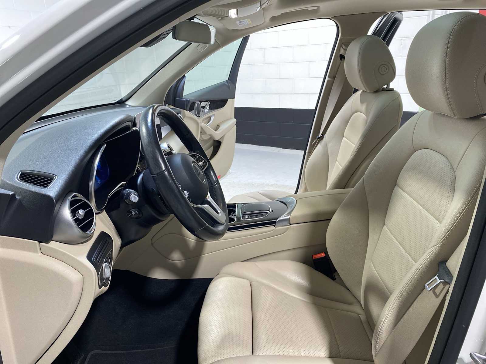 2021 Mercedes-Benz GLC 300 11