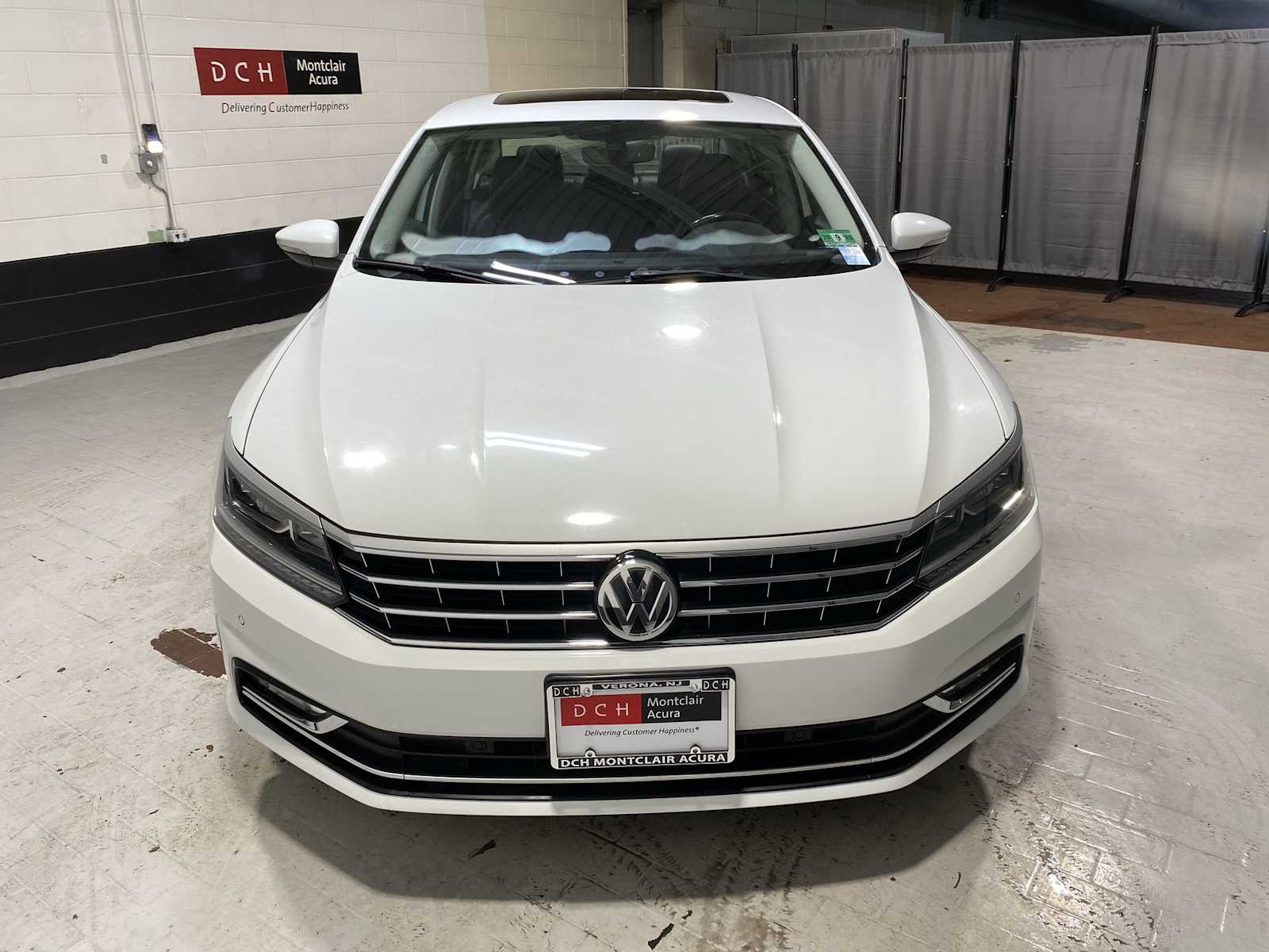 Thumbnail: 2017 Volkswagen Passat - 6